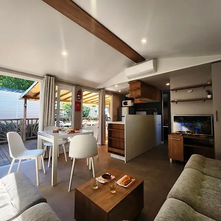 Grande Terrasse & Jardin Prive, Zone Natura 2000 * لات